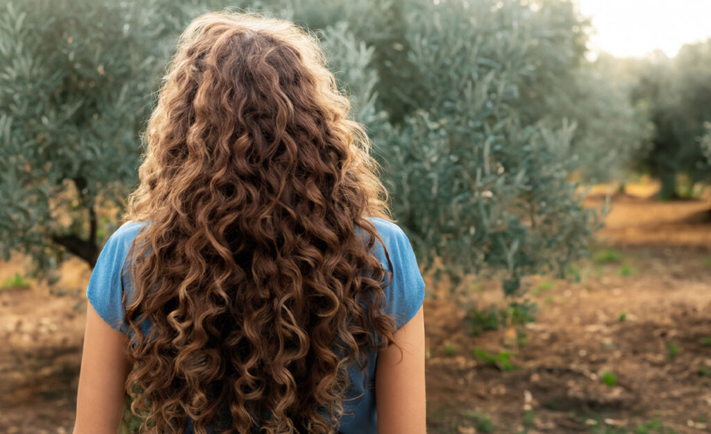 huile d'olive cheveux bouclés